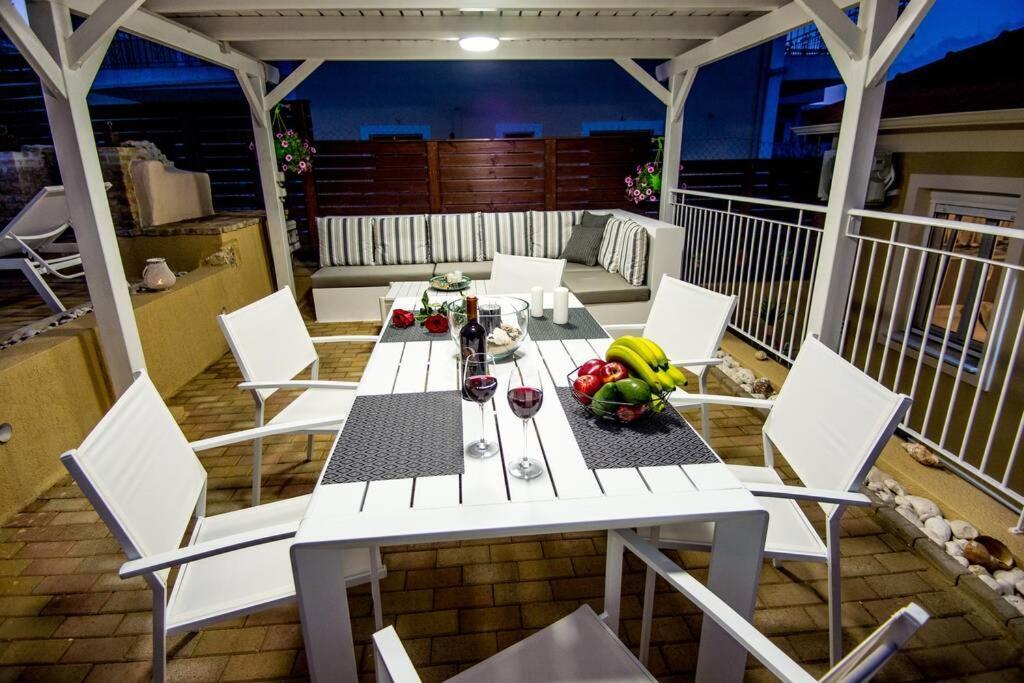 Avocado Villa Offering Peace And Relaxation Αργοστόλι Εξωτερικό φωτογραφία